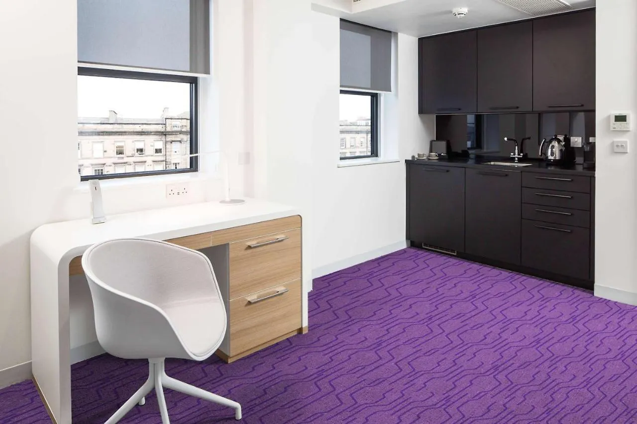 Yotel Edinburgh 4*,